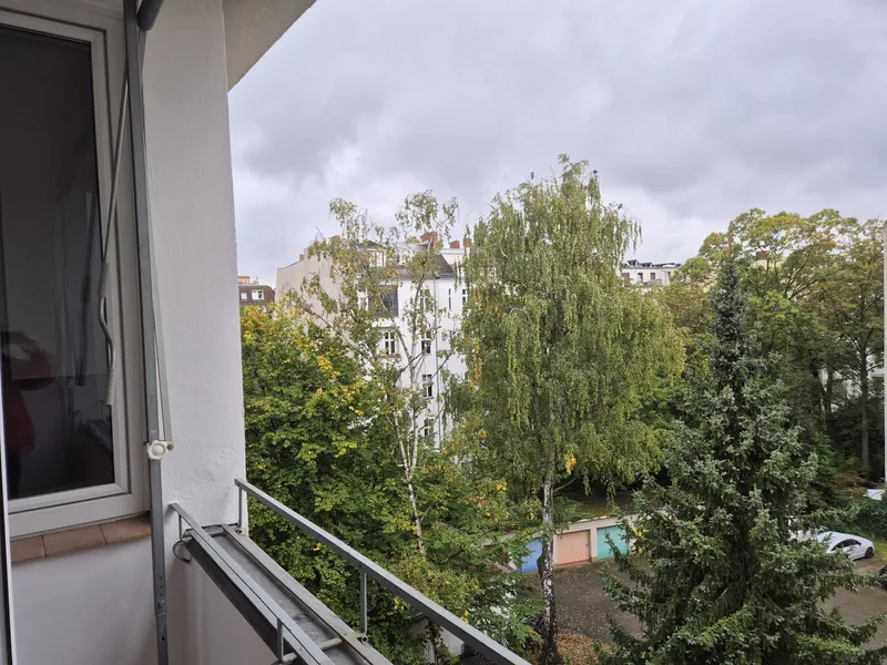 2-Zi mit Balkon u. Aufzug, Erstbezug nach Sanierung für Single — photo 1